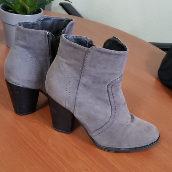 Boots - Picture 3 of 3